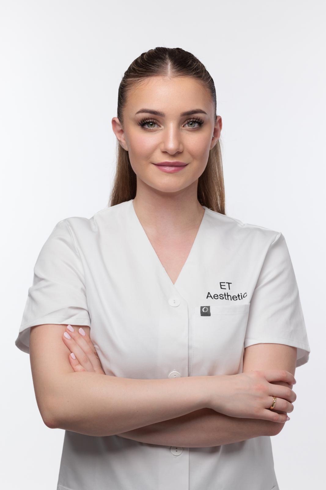 Portrait von Elesa, Medizinische Kosmetikerin und Gründerin von ET Aesthetic